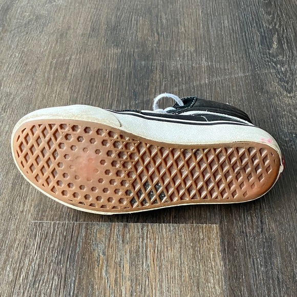 Vans Black and White Unisex Shoes - Picture 5 of 13